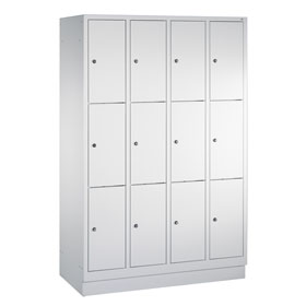 C+P Fächerschrank 2000 Classic dreistöckiger Spind mit Sockel