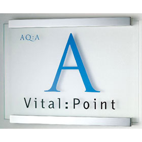 CLEAR Infotafeln elegantes Design, edle Befestigungselemente: