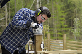 Gehörschutz bei Holzbearbeitung