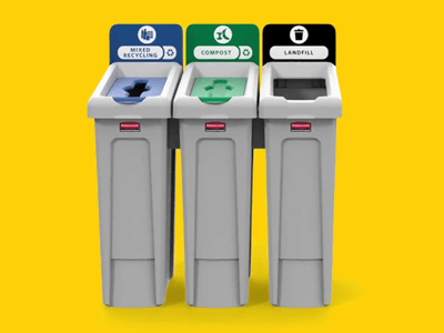 Die Rubbermaid Slim Jim Recyclingstation, bestehend aus 3 Mülleimern