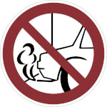 Verbotsschild Nicht mit Auspuff zur Wand parken