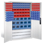 C+P Stahl-Magazin-Flügeltürschrank Serie 13 146 Sichtlagerkästen, 8 Einlegeböden und 3 Schubladen