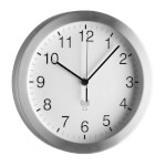 TFA analoge Funk-Wanduhr Aluminium mit Zahlenziffernblatt, Glasabdeckung