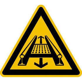 Warnschild Warnung Gefahren durch eine Förderanlage im Gleis
