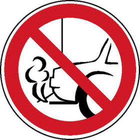 Verbotsschild Nicht mit Auspuff zur Wand parken