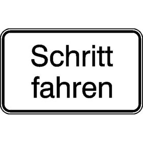 Hinweisschild fr Tankanlagen und Garagen Schritt fahren