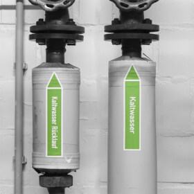 Rohrleitungskennzeichn. / Pfeilschild auf Bogen Gruppe 1 Wasser (grün) in verschiedenen Versionen