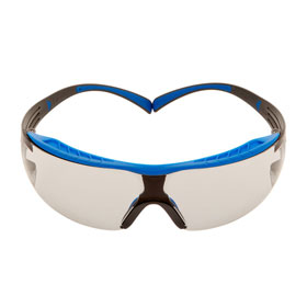 3M Schutzbrille SecureFit 400X die Dunklungsstufe der Gläser passt sich je nach Lichtverhältnis an