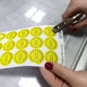 Kerbzange für Prüfplaketten, Kerbform dreieckig Maultiefe 50 mm