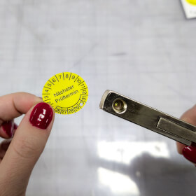 Kerbzange für Prüfplaketten, Kerbform dreieckig Maultiefe 50 mm