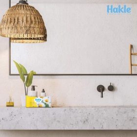 Hakle Feucht Toilettenpapier Kamille & Aloe Vera 1 VE = 12 Packungen à 42 Blatt