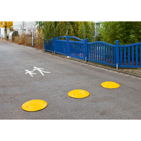 Fahrbahnschwelle Abschlusselement gelb, mit Nut