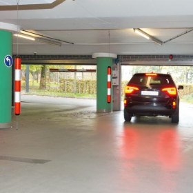 Parkhaus-Leitzylinder, Leitboje rot/weiß reflektierender Leitzylinder zum aufhängen