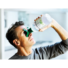 Augensplstationen PLUM Augensplstation mit 1 Flasche (0,9 % Natriumchloridlsung)