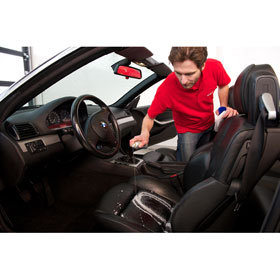 sonax xtreme Lederpflegeschaum NanoPro zur Reinigung und Pflege von Autoleder, Motorradkombis, Taschen und Möbeln,