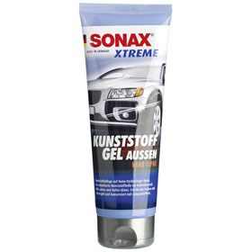 sonax xtreme KunststoffGel Auen NanoPro pflegt unlackierte Kunststoffteile im Auenbereich von Fahrzeugen