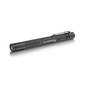 Schwarze, schlanke LED-Taschenlampe von  Led Lenser mit Clip, ideal für den Einsatz in dunklen oder engen Arbeitsbereichen.